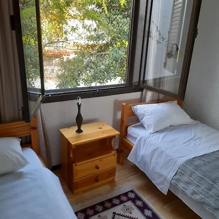 Afroditi House '5 *